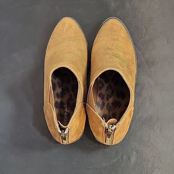 CAT&JACK BIG GIRLS SUEDE POINTED TOE BACK ZIPPER CLOSURE ANKLE BOOTIES - Picture 6 of 15